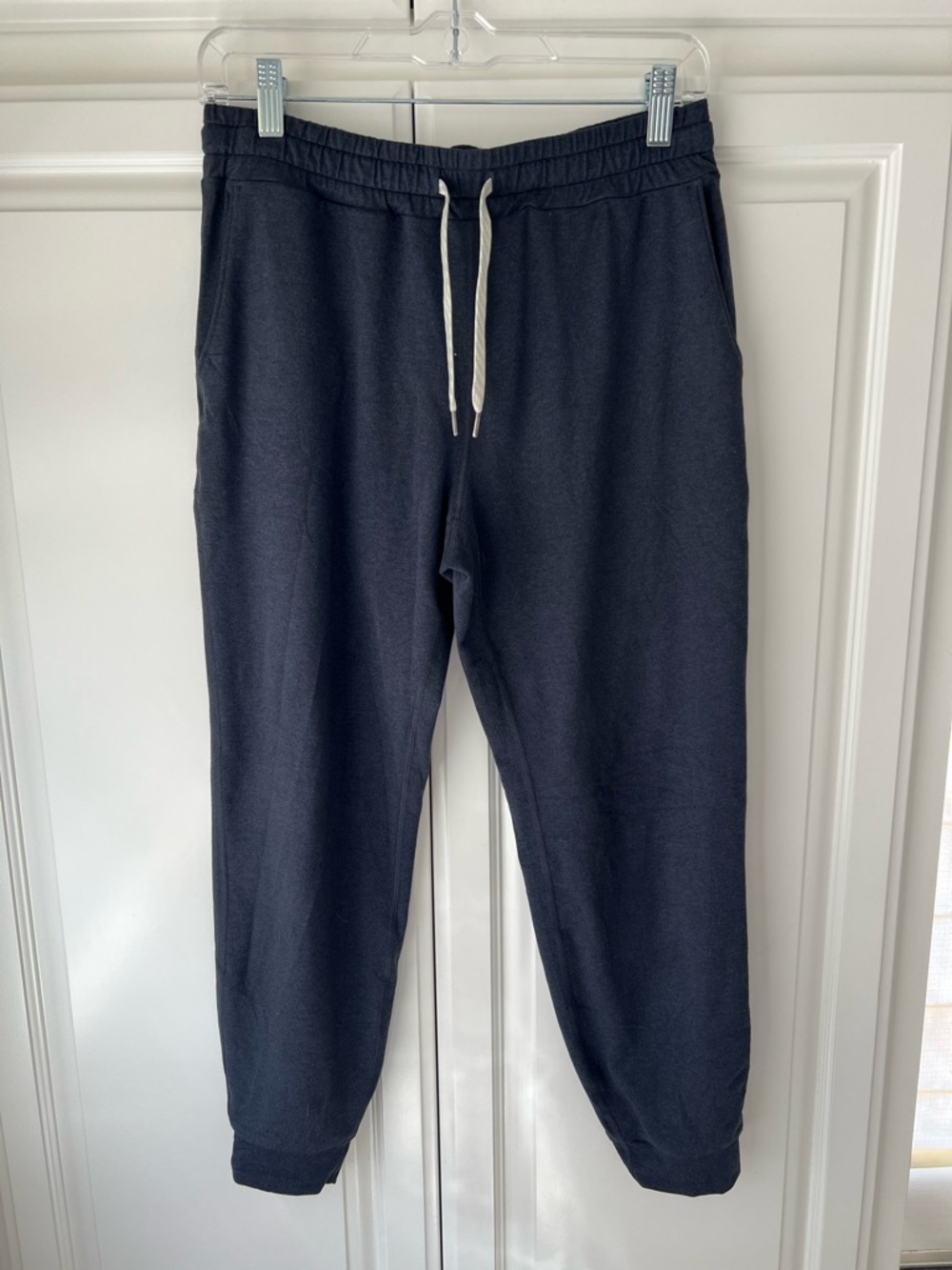 Vuori Performance Joggers in Navy Blue